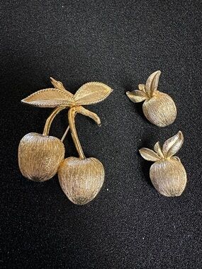 Vintage Sarah Coventry Golden Cherries Brooch and Clip-On Earrings Set